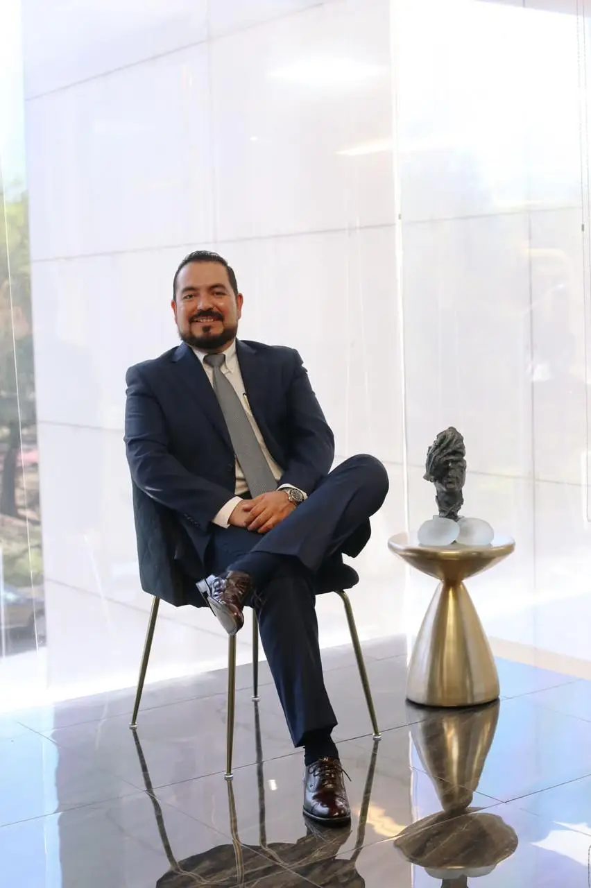 Dr. Mauricio Pérez Vargas, cirujano plástico certificado